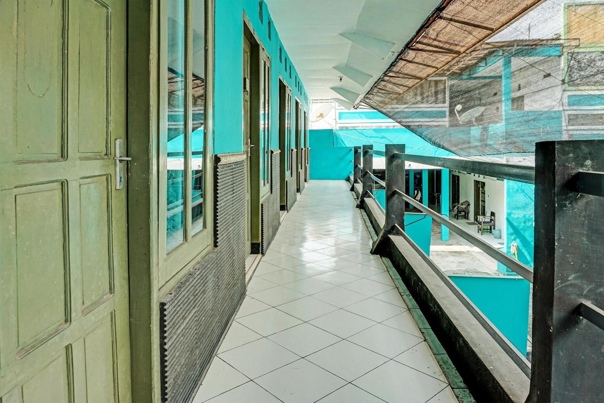 Spot On 92400 Dhaha House Syariah 2* Kediri (East Java)