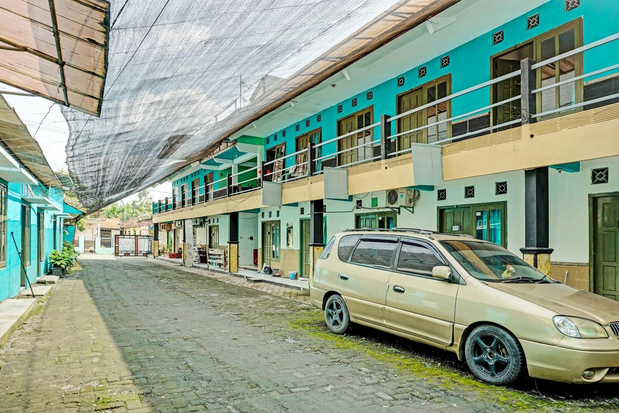 Hotel Spot On 92400 Dhaha House Syariah 2*